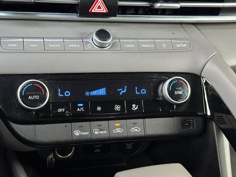 Used 2024 Hyundai Elantra Blue FWD image 19