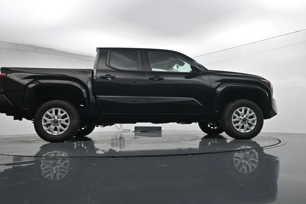 Used 2025 Toyota Tacoma SR AWD/4WD image 34