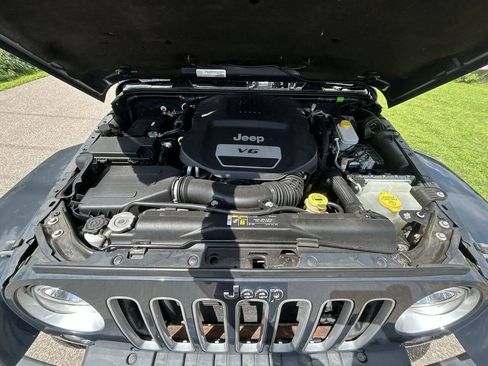 Used 2017 Jeep Wrangler Unlimited Sahara w/ Dual Top Group AWD/4WD image 24
