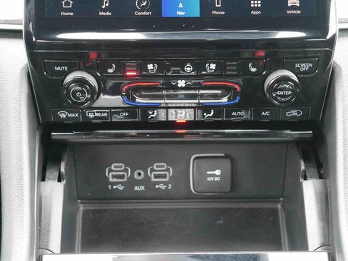 Certified 2024 Jeep Grand Cherokee L Limited w/ Luxury Tech Group II image 7