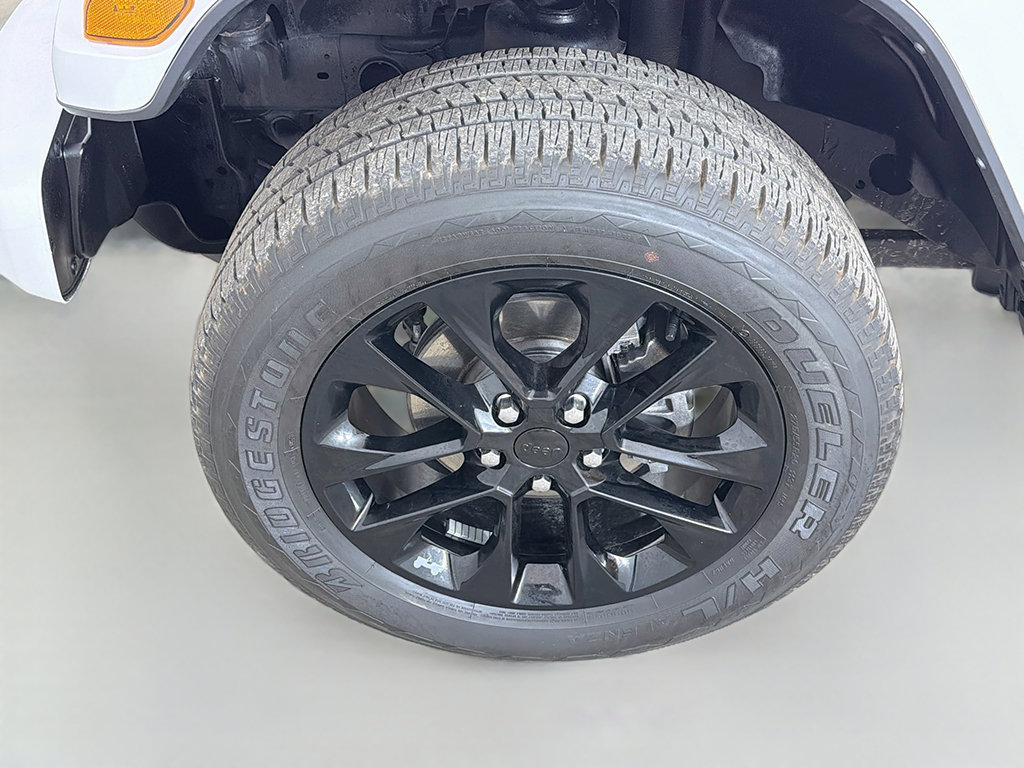 Used 2023 Jeep Wrangler Unlimited Sahara AWD/4WD image 19