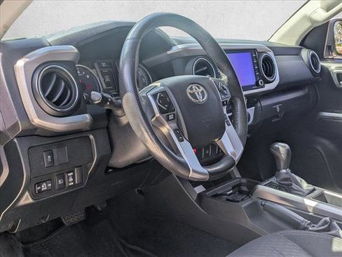 Used 2021 Toyota Tacoma SR5 w/ Trail Edition image 9