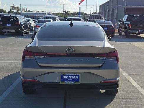 Used 2021 Hyundai Elantra SEL FWD image 5