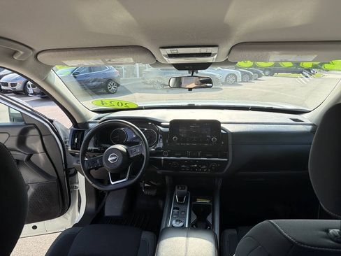 Used 2024 Nissan Pathfinder SV AWD/4WD image 16
