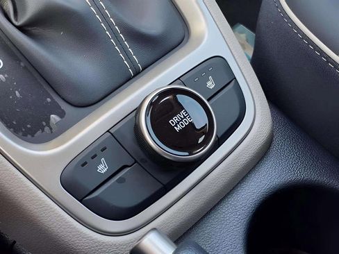 New 2025 Hyundai Venue Limited image 17