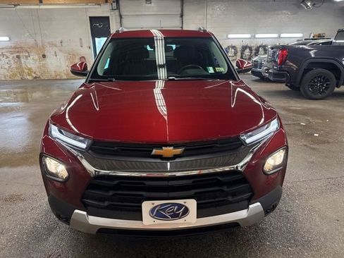 Used 2023 Chevrolet TrailBlazer LT w/ Convenience Package FWD image 2