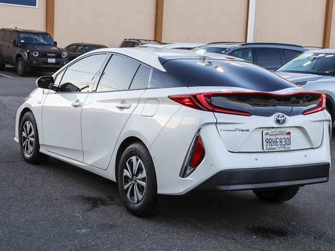 Used 2017 Toyota Prius Prime Advanced image 9