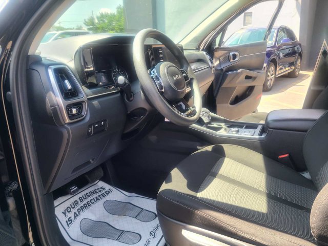 Used 2023 Kia Sorento LX AWD/4WD image 13