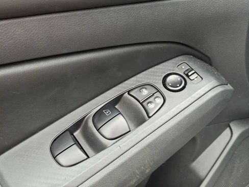 Used 2025 Nissan Altima 2.5 SV FWD image 13