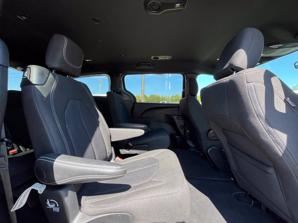 Used 2024 Chrysler Pacifica Touring FWD image 33