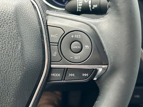 Used 2020 Toyota Camry XLE image 36