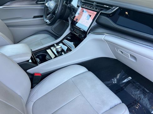 Used 2023 Jeep Grand Cherokee Overland w/ Adv Protech Group III AWD/4WD image 18