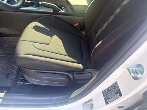 Certified 2025 Hyundai Elantra SE FWD image 12