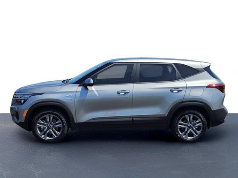 Used 2023 Kia Seltos LX AWD/4WD image 13