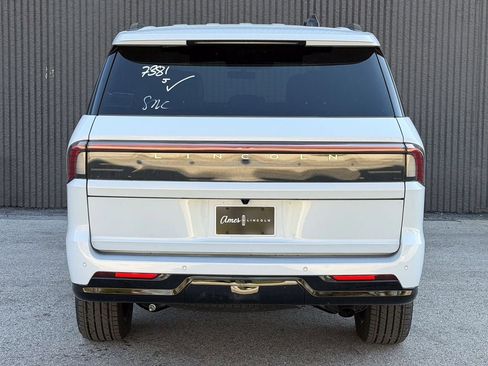 New 2026 Lincoln Navigator Reserve image 6