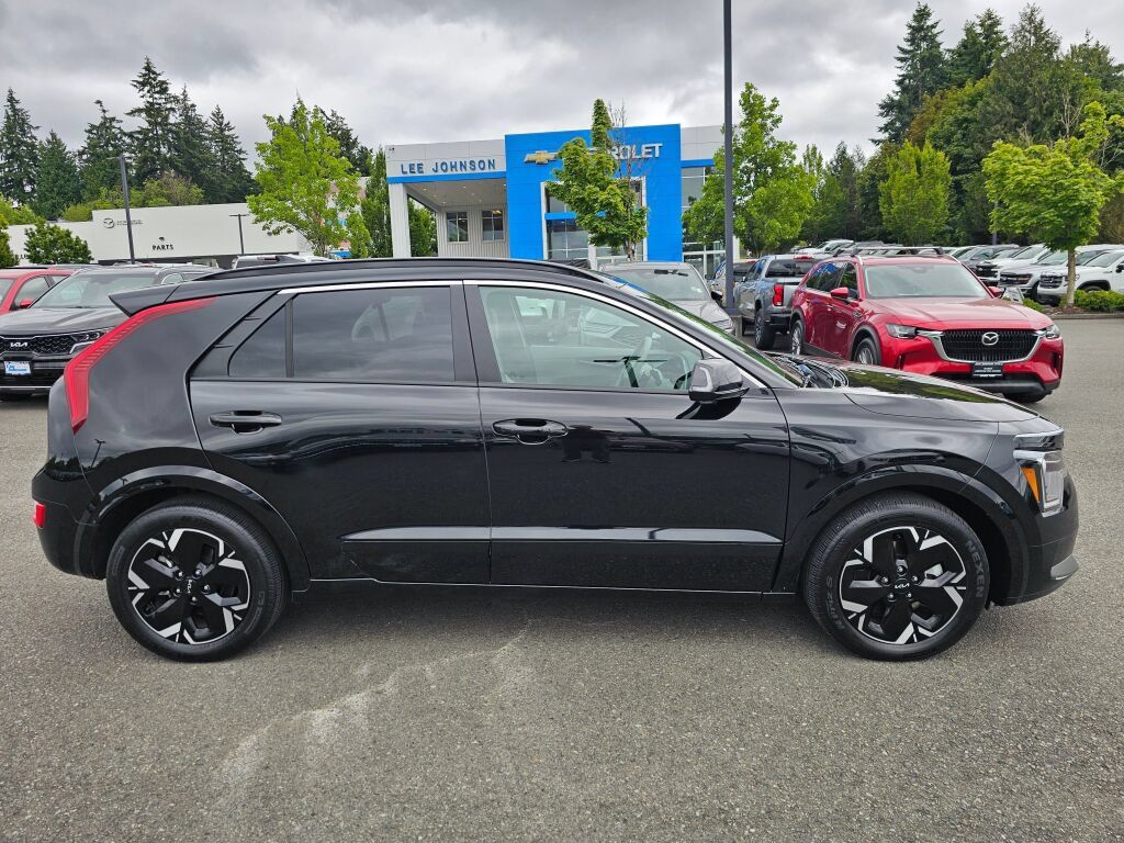 Certified 2023 Kia Niro Wind w/ Wind Preserve Package FWD image 4