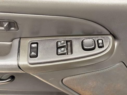 Used 2005 Chevrolet Silverado 1500 LS w/ Light Duty Power Package AWD/4WD image 14