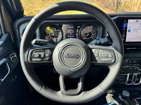 Used 2025 Jeep Wrangler Unlimited Sport image 19