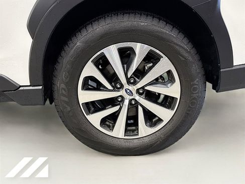 Used 2024 Subaru Outback Premium image 31