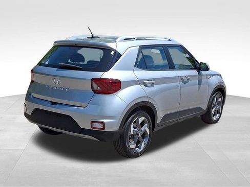 Used 2025 Hyundai Venue SEL FWD image 7