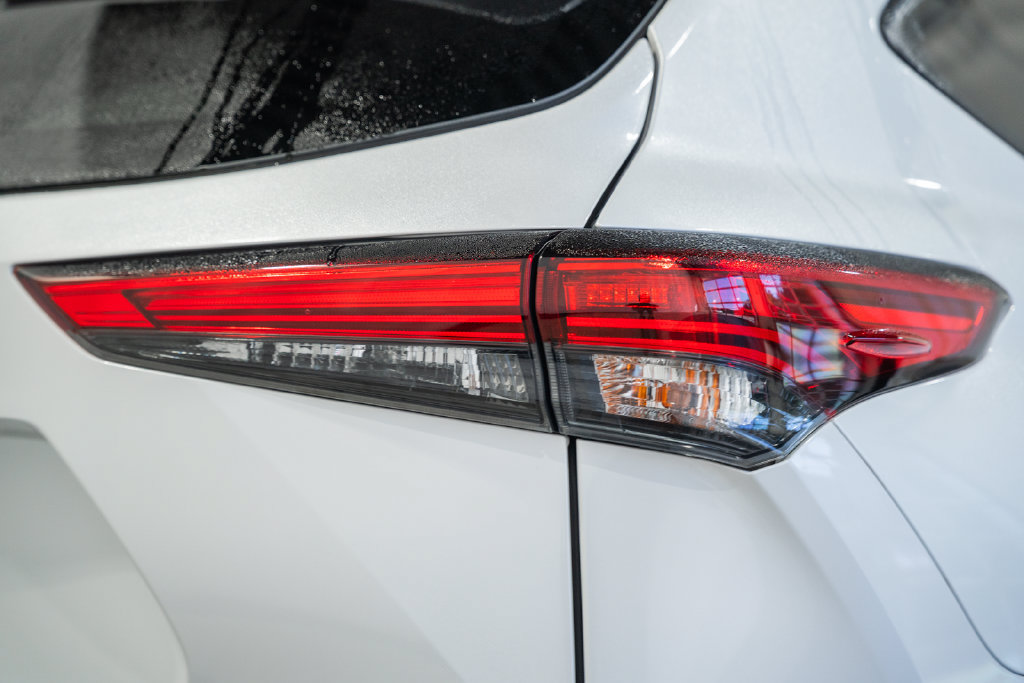 Used 2022 Toyota Highlander XSE AWD/4WD image 6