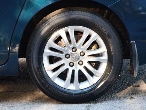 Used 2011 Toyota Sienna XLE w/ Premium Pkg image 11