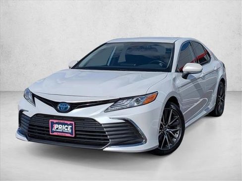 Used 2023 Toyota Camry XLE image 1