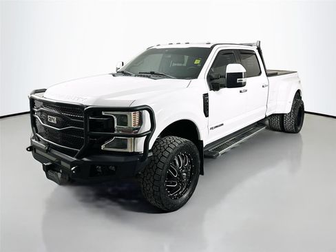 Used 2020 Ford F350 Lariat w/ Lariat Ultimate Package image 3