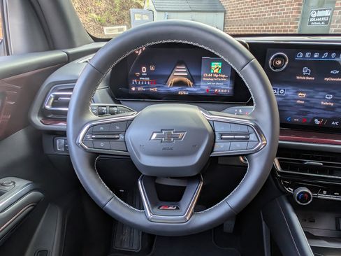 Used 2025 Chevrolet Traverse Z71 w/ Driver Confidence Package image 23