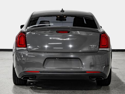 Used 2017 Chrysler 300 S w/ S Model Appearance Package RWD image 7