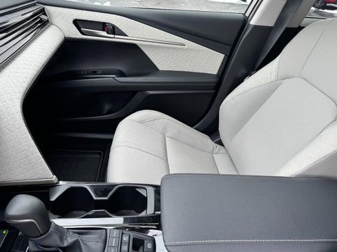 Used 2025 Toyota Camry XLE image 13