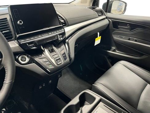 New 2026 Honda Odyssey Touring image 17