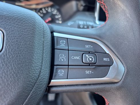 Used 2025 Jeep Compass Trailhawk AWD/4WD image 27