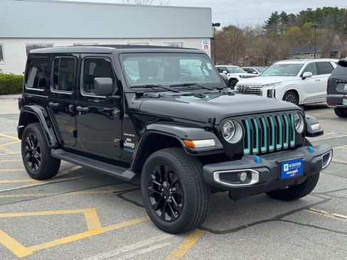 Used 2022 Jeep Wrangler Unlimited Sahara w/ Cold Weather Group AWD/4WD image 7