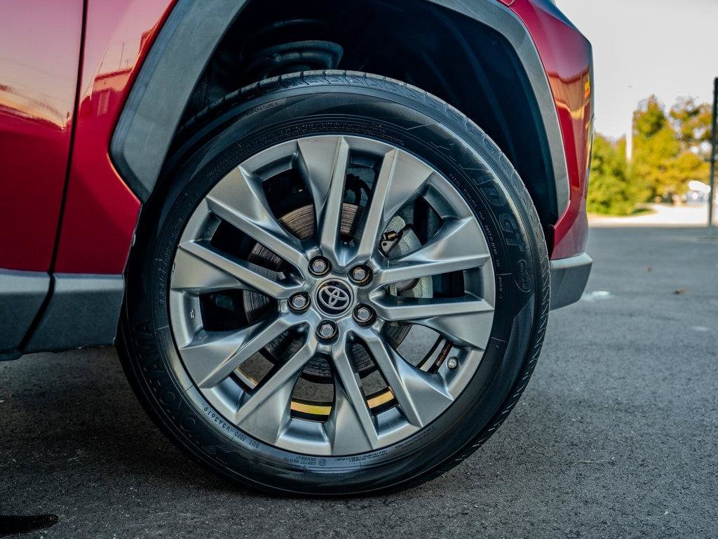 Used 2019 Toyota RAV4 Limited AWD/4WD image 9