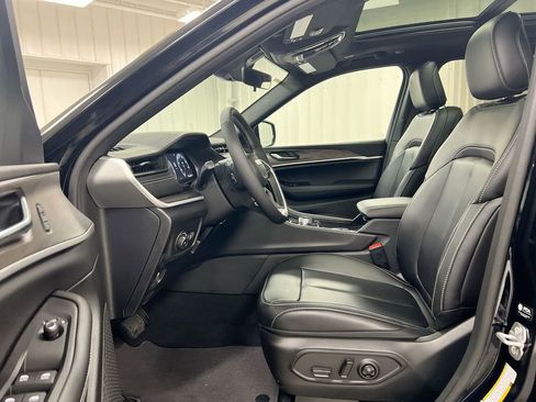 New 2026 Jeep Grand Cherokee Limited w/ Limited Altitude Package AWD/4WD image 21