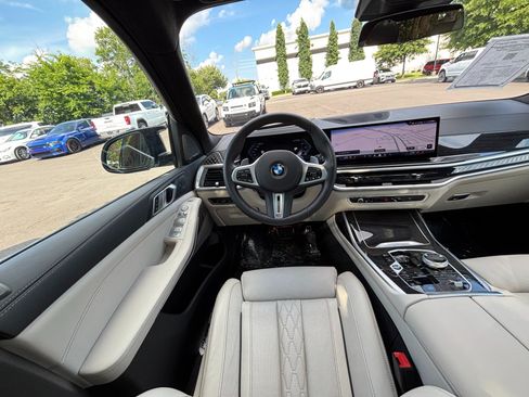 Used 2025 BMW X7 M60i w/ Climate Comfort Package AWD/4WD image 34