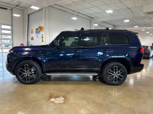 Used 2026 Lexus GX 550 w/ Accessory Package (2T) AWD/4WD image 4
