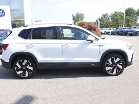 Used 2024 Volkswagen Taos SEL image 2