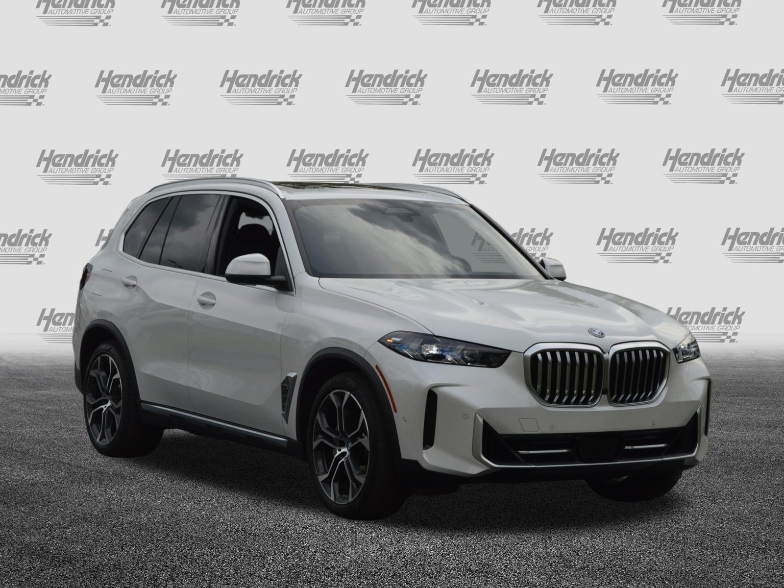 Used 2024 BMW X5 xDrive50e w/ Premium Package AWD/4WD image 5