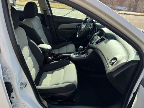 Used 2016 Chevrolet Cruze LS image 18