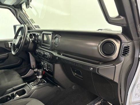 Used 2023 Jeep Wrangler Unlimited w/ Cold Weather Group AWD/4WD image 16