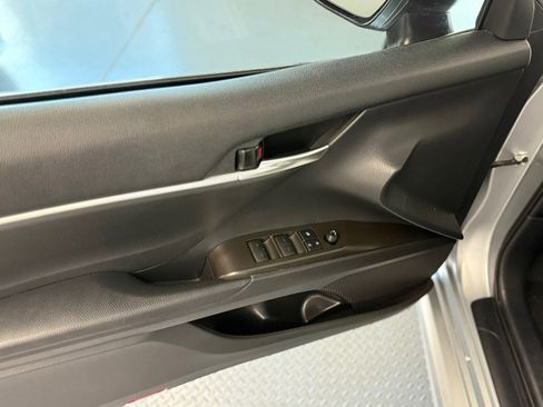Used 2021 Toyota Camry SE FWD image 25