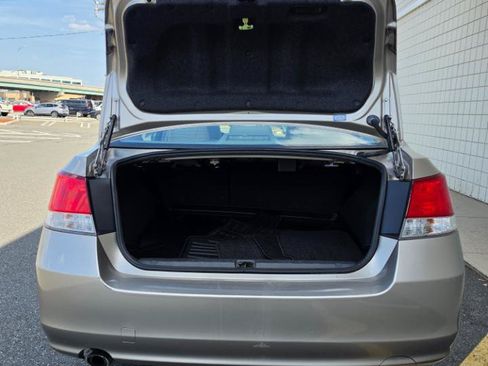Used 2014 Subaru Legacy 2.5i Limited AWD/4WD image 9