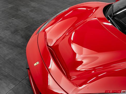 Used 2019 Ferrari 488 Pista Coupe RWD image 9