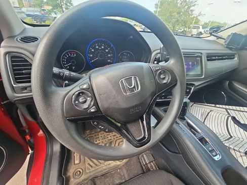 Used 2018 Honda HR-V EX image 7