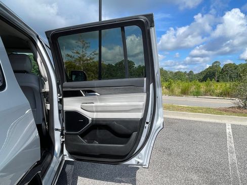 Used 2022 Jeep Wagoneer Series II RWD image 63