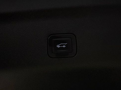 Used 2025 GMC Yukon XL Denali AWD/4WD image 31