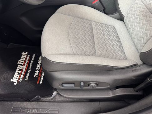 Used 2022 Chevrolet Equinox LS w/ LS Convenience Package image 12