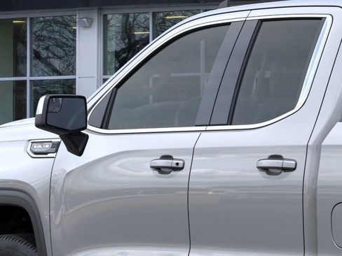 New 2026 GMC Sierra 1500 SLE image 18